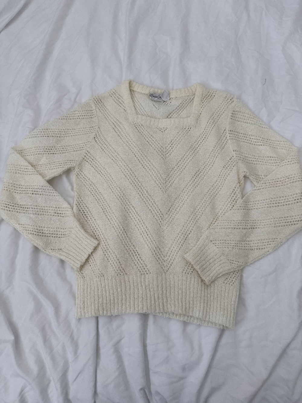 White blouse Size small Details : - color: ivory - condition: great - stret